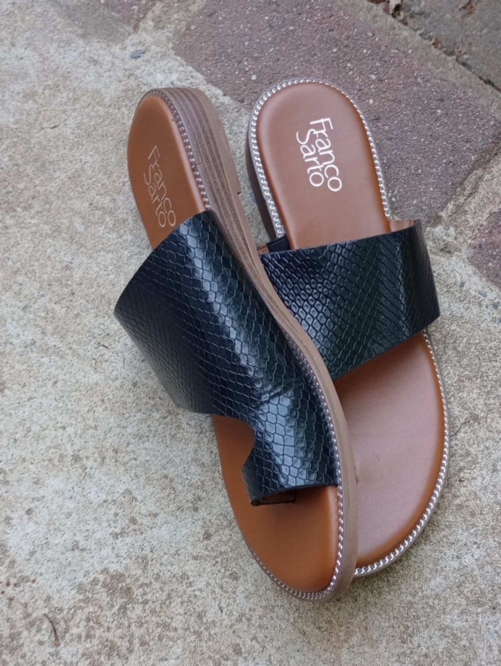 Franco Sarto Black Textured Toe-Loop Slide Sandals with Brown Footbed - Picture 7 of 8